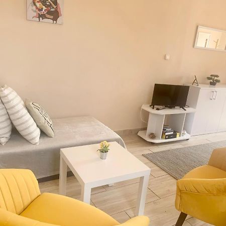Lelle -kert Apartman 03 Balatonlelle Bagian luar foto