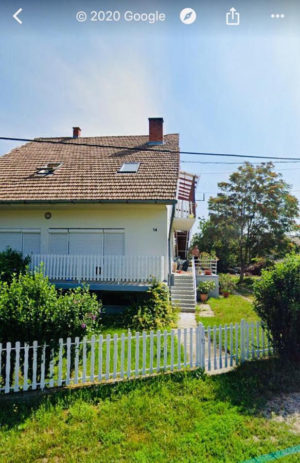 Lelle -kert Apartman 03 Balatonlelle Bagian luar foto