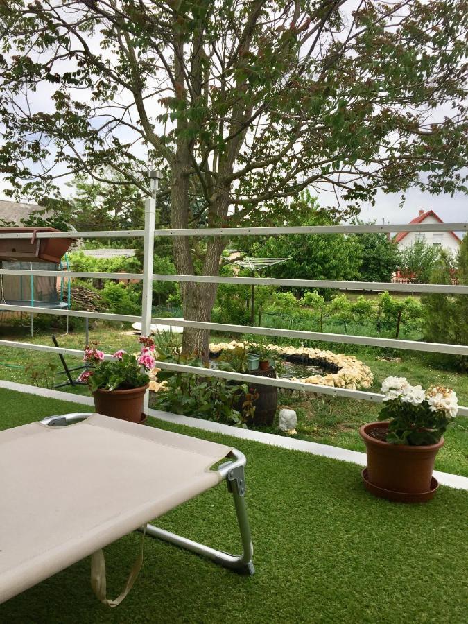 Lelle -kert Apartman 03 Balatonlelle Bagian luar foto