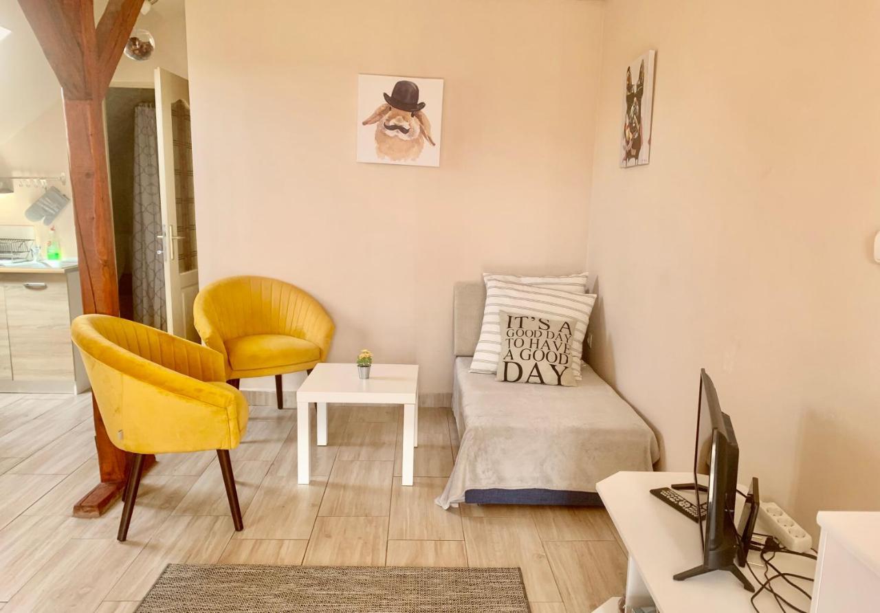 Lelle -kert Apartman 03 Balatonlelle Bagian luar foto